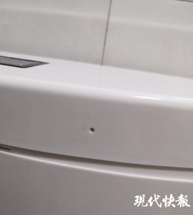 女大学生外出写生旅店内遭偷拍，针孔摄像头正对淋蓬头