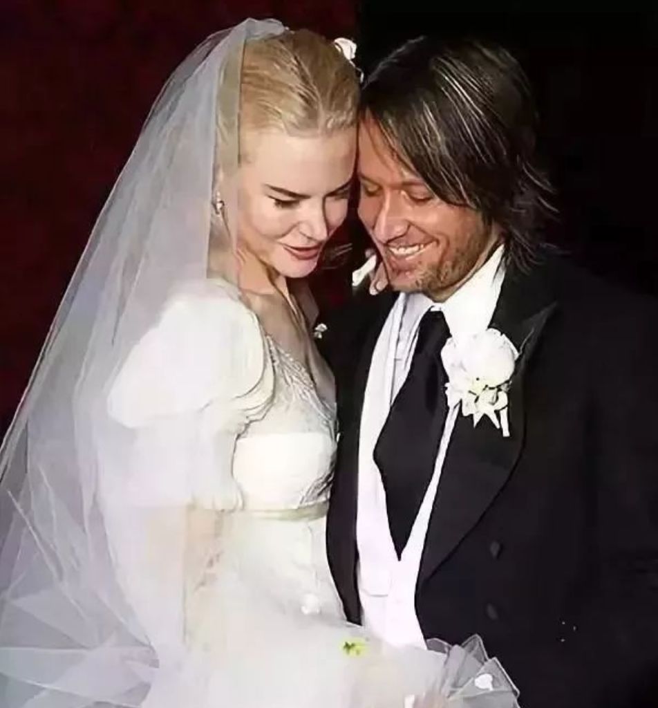 
防偷拍妮可·基德曼被阿汤哥的同性情人监听X生活3年，怀孕3月被逼流产...