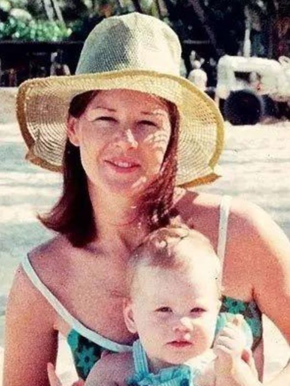 
防偷拍妮可·基德曼被阿汤哥的同性情人监听X生活3年，怀孕3月被逼流产...