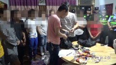 
反监听器乡村民房暗藏赌博窝点 乐山民警连夜“一锅端”